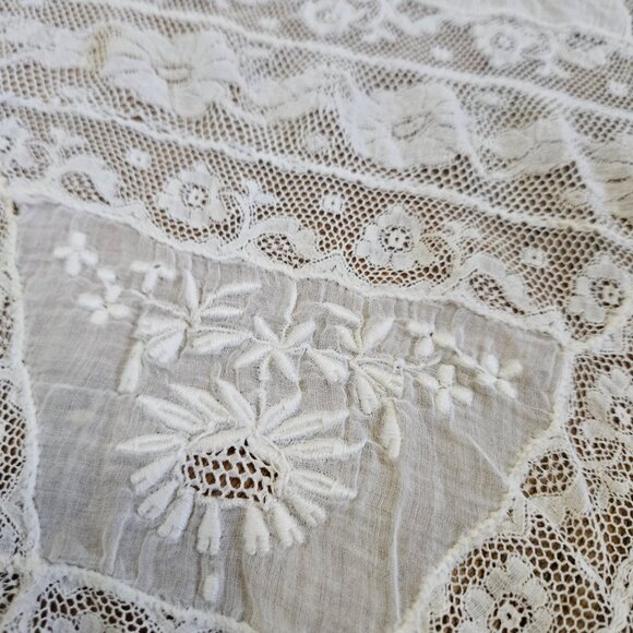 Vintage French Normandy Lace Tablecloth - Picture 5 of 8